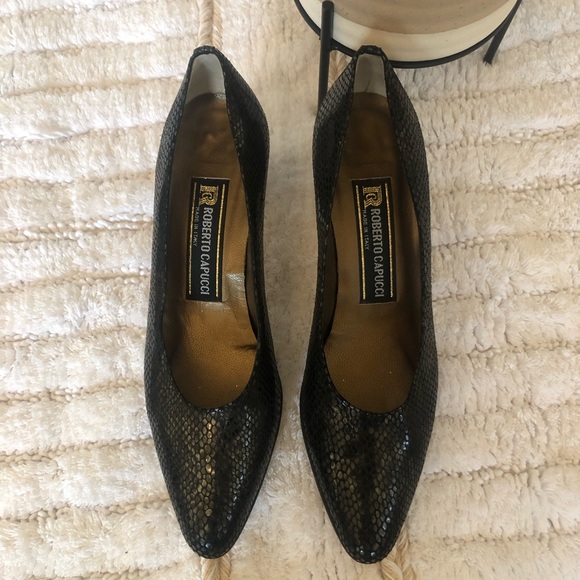 ๐ HOST PICK ๐ ROBERTO CAPUCCI heels - Picture 3 of 11